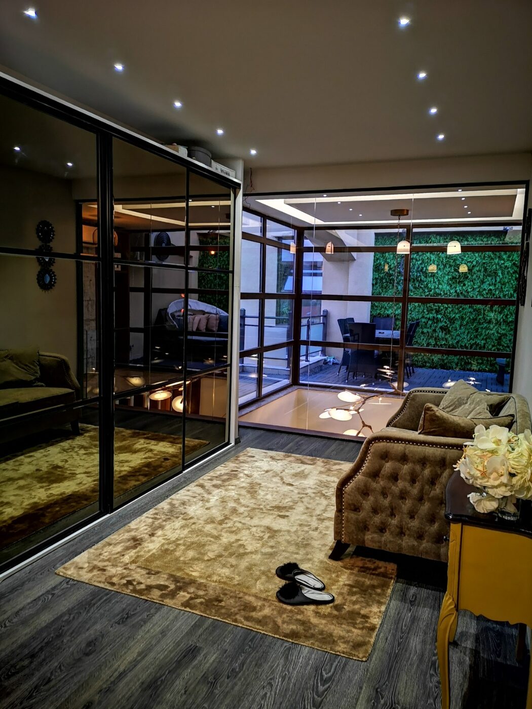 Fotoliu și oglindă penthouse Pipera