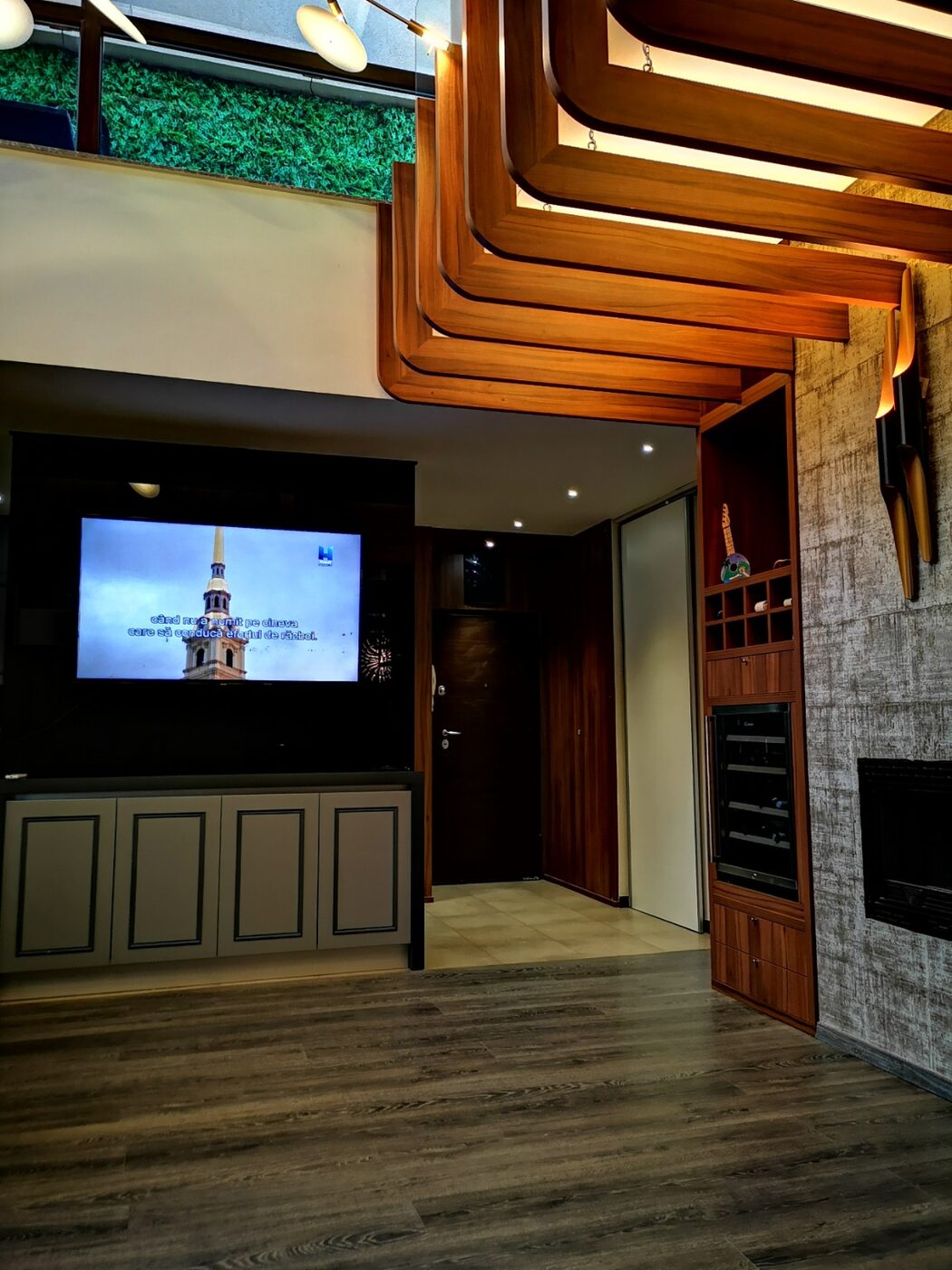 Zona TV și vitrină penthouse Pipera