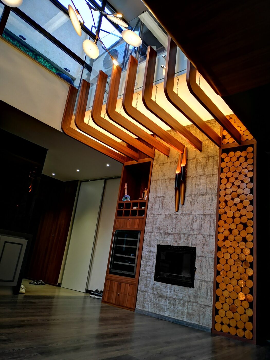 Șemineu cu trunchiuri penthouse Pipera