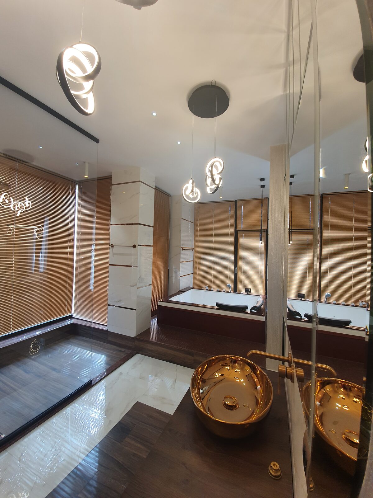 Baie matrimonială cu cadă jacuzzi Vilă Popești-Leordeni